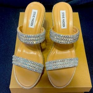 Steve Madden Upton Silver multi platform sandals. Brand new. Size 8